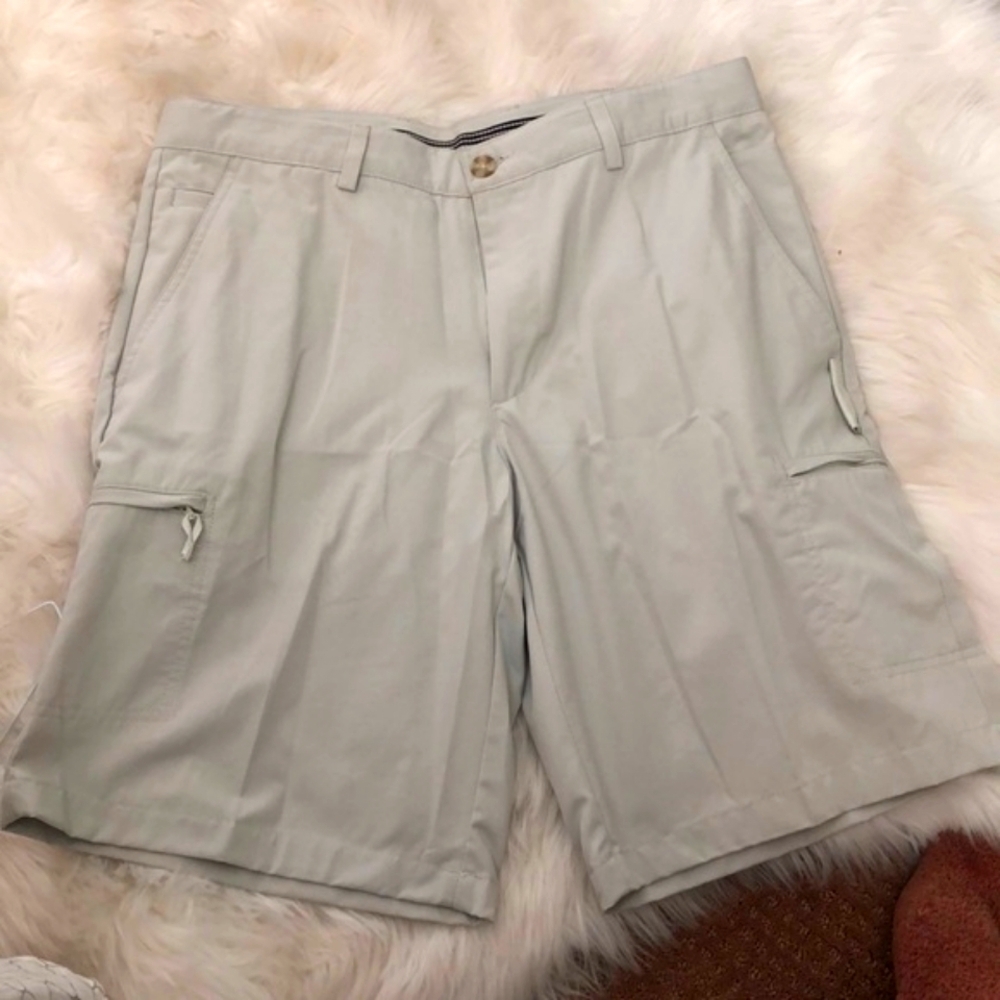 🎊Greg Norman NWOT Men’s cargo Shorts🎊 Beautiful!!! Beige